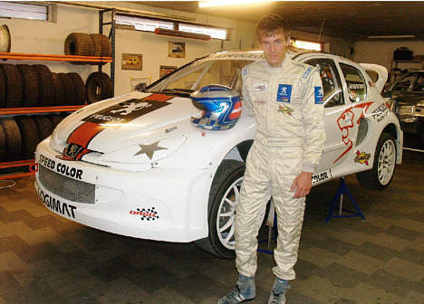 Mange timer er brugt til den flotte opbygning af Peugeot 206 WRC'eren for Jespersen Rallycross.